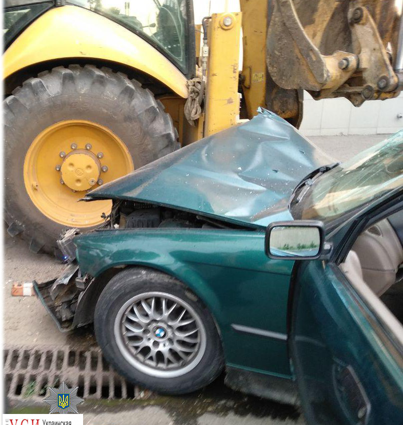 Пьяный водитель влетел в трактор: пострадало 4 человека (фото) «фото»