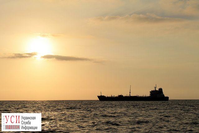 В районе Одессы ищут контрабандное судно с нефтепродуктами «фото»