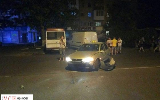 ДТП на Черемушках: авто охранного агентства не разминулось с таксистом (фото) usionline.com ДТП на Черемушках: авто охранного агентства не разминулось с таксистом (фото) «фото»