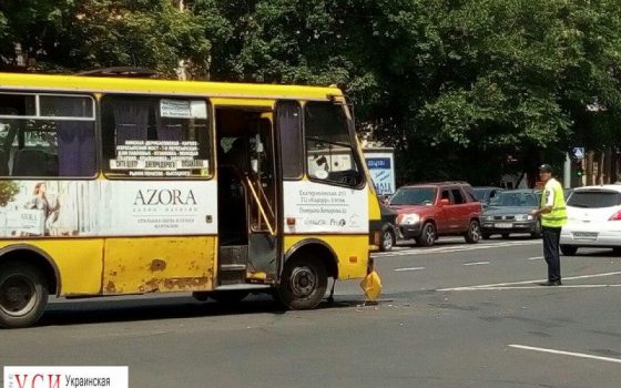 В ДТП с маршруткой на Среднефонтанской пострадала мать с 5-летним ребенком (фото) «фото»