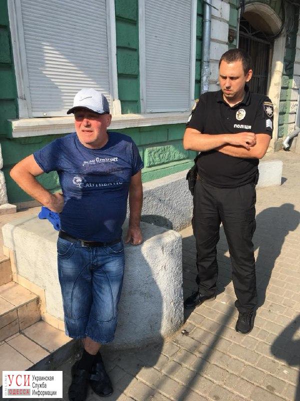 В центре Одессы ловили грабителя, который вырвал у девушки из рук телефон «фото»