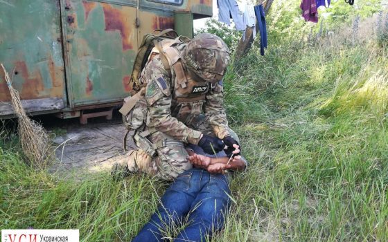 На заводе в Одесской области насильно удерживали 30 человек, среди них – беременная женщина (фото, видео) usionline.com На заводе в Одесской области насильно удерживали 30 человек, среди них – беременная женщина (фото, видео) «фото»
