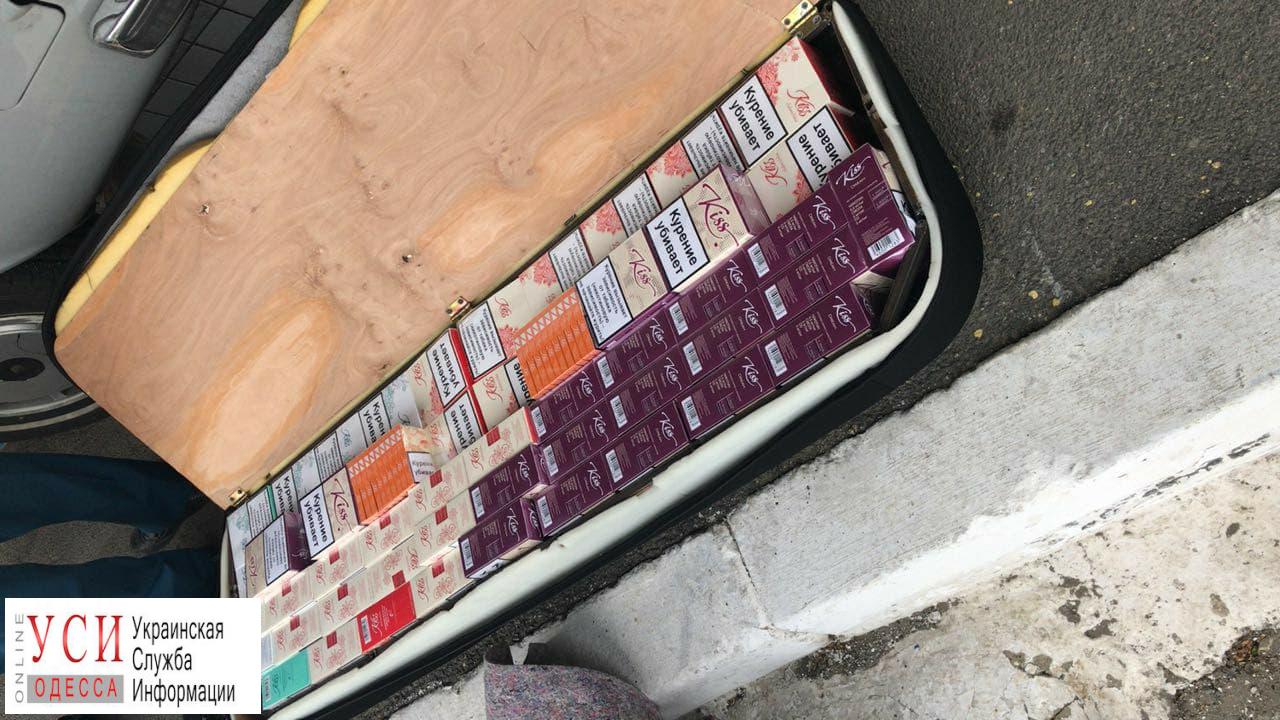 Мужчина пытался провезти контрабандой 1 720 пачек российских сигарет (фото) «фото»