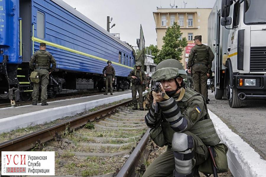 Одесские нацгвардейцы учились охранять суды и конвоировать заключенных (фото) «фото»