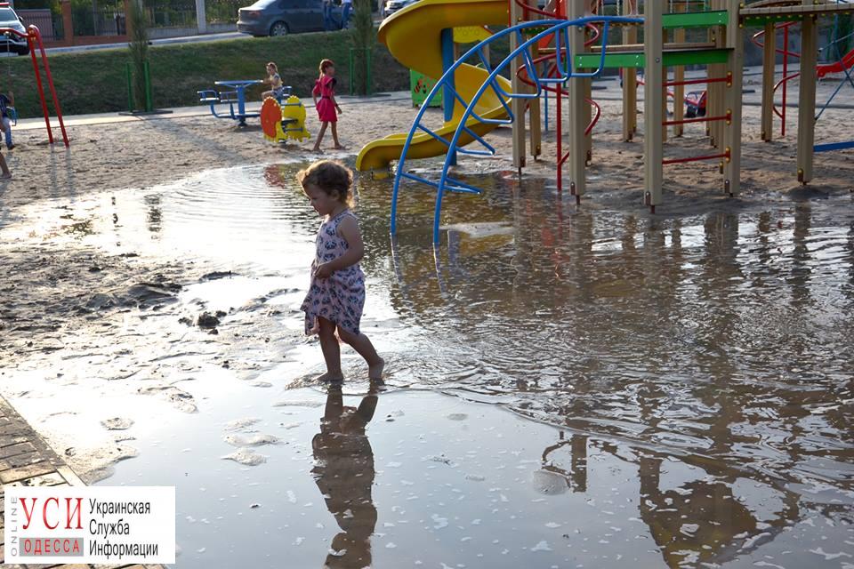 Новая детская площадка в Измаиле может стать источником инфекций (фото) «фото»