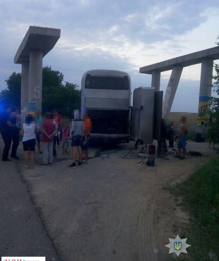 На трассе Одесса-Киев загорелся автобус с детьми «фото»