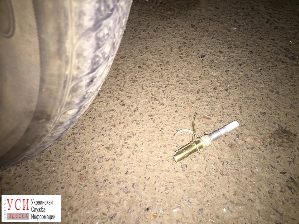 Одесскому активисту ночью заминировали авто (фото) «фото»