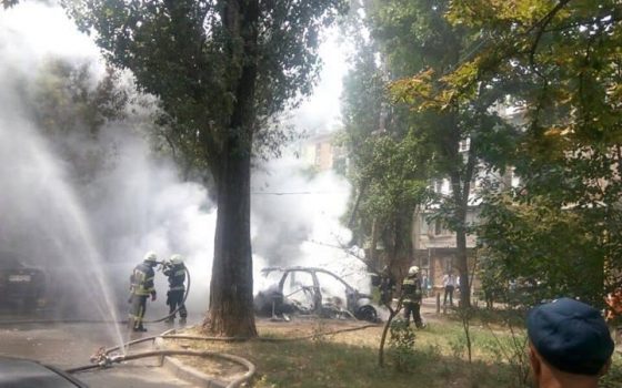 В Одессе загорелись две припаркованные машины (фото) usionline.com В Одессе загорелись две припаркованные машины (фото) «фото»