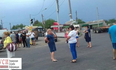 Жители Усатово перекрыли объездную дорогу из-за фур (фото, документ) usionline.com Жители Усатово перекрыли объездную дорогу из-за фур (фото, документ) «фото»