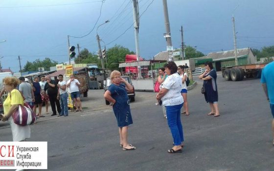 Жители Усатово перекрыли объездную дорогу из-за фур (фото, документ) usionline.com Жители Усатово перекрыли объездную дорогу из-за фур (фото, документ) «фото»