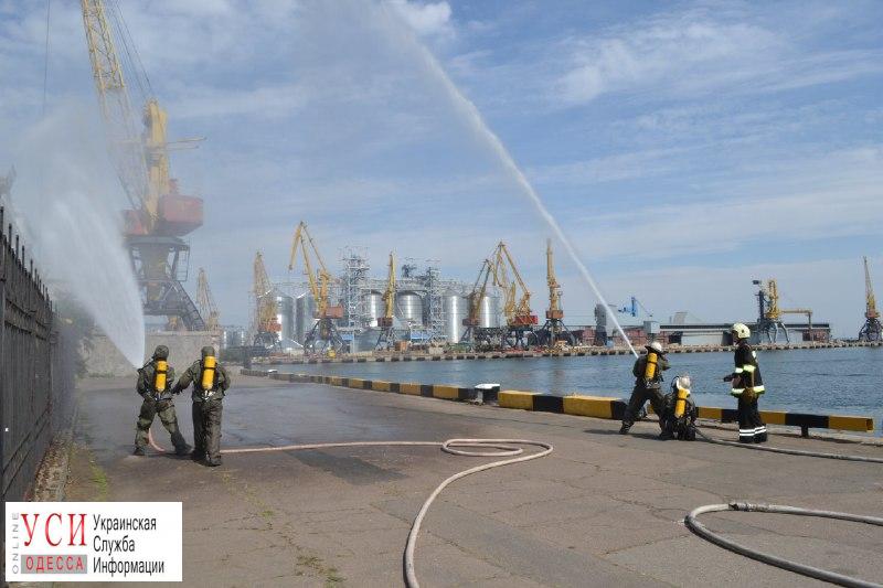 Спасатели учились тушить масштабный пожар в Одесском порту (фото) «фото»