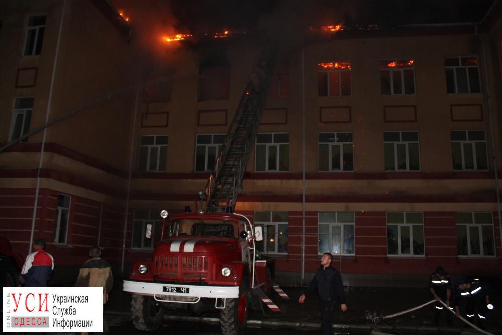 В Балте из-за удара молнии сгорела школа (фото) «фото»