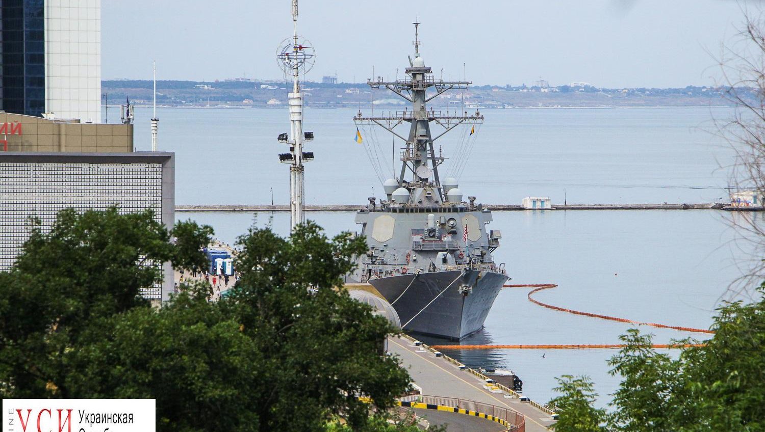 В Одессе причалил американский эсминец (фоторепортаж) «фото»