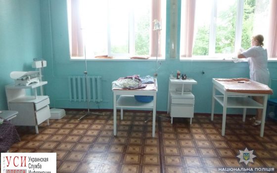Полицейские ищут мать новорожденной девочки, которую оставили умирать на подоконнике usionline.com Полицейские ищут мать новорожденной девочки, которую оставили умирать на подоконнике «фото»