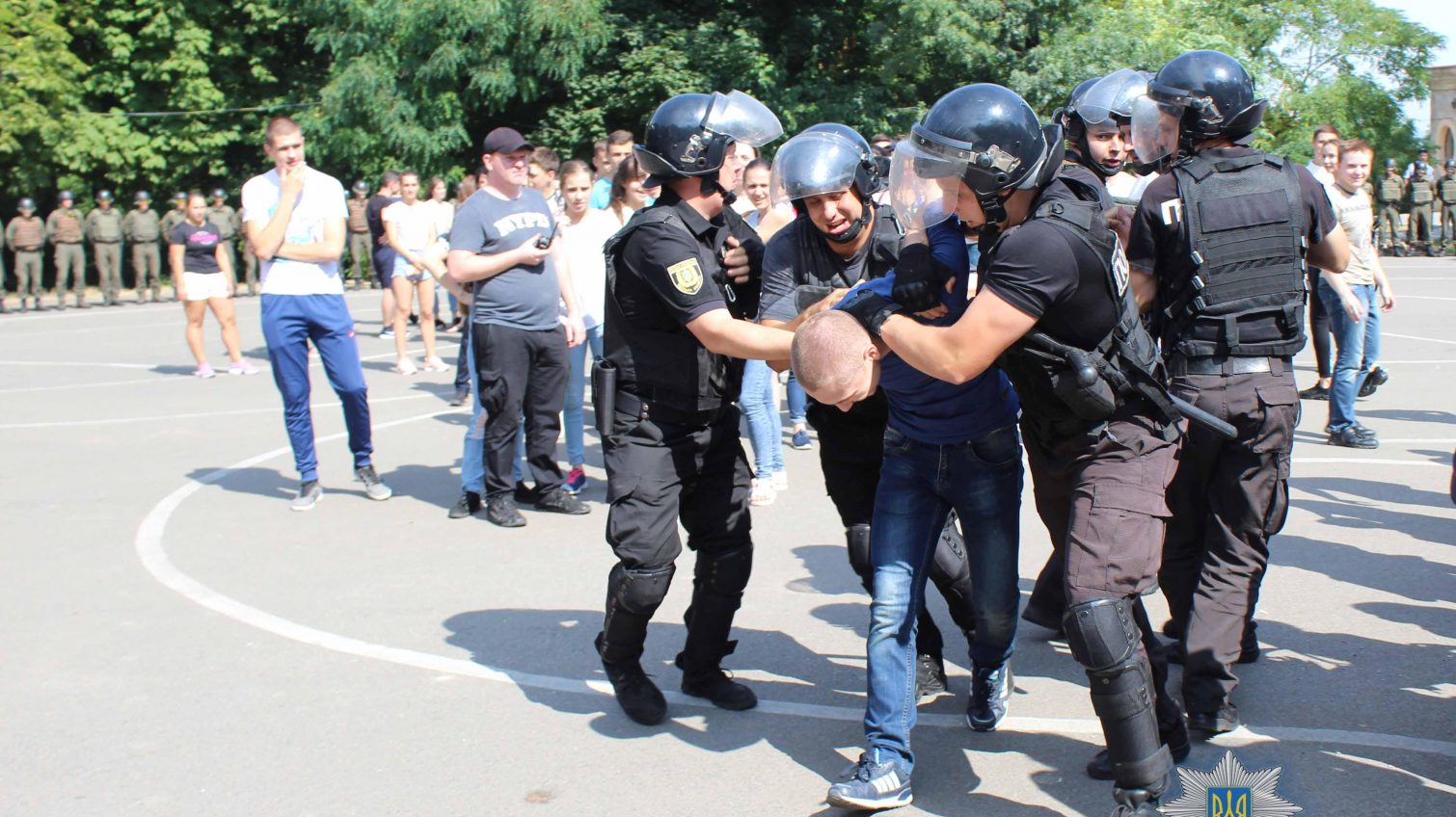 Одесские полицейские учились оттеснять агрессивных фанатов перед Суперкубком Украины (фото) «фото»
