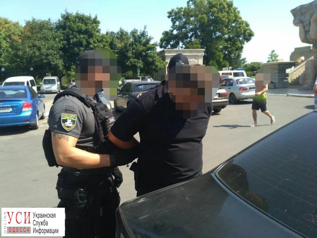 Офицер полиции из Черноморска попался на взятке (фото) «фото»