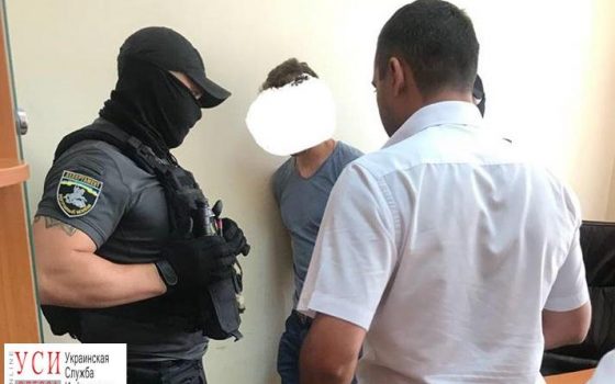 В Одессе правоохранители задержали киевского адвоката, который пытался дать взятку следователю (фото) «фото»