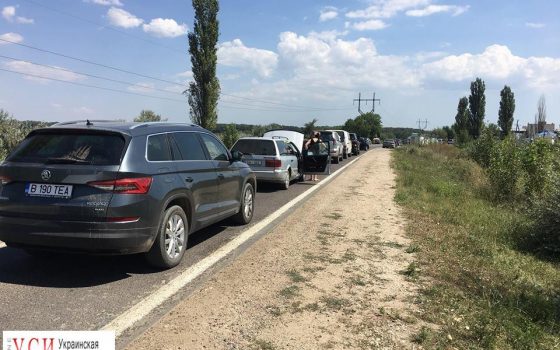 Ажиотаж не спадает: на украино-молдавской границе сохраняется километровая пробка в обе стороны (фото) «фото»