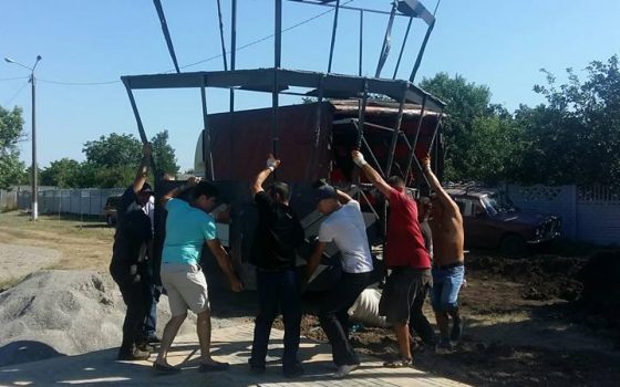 В Доброславе устанавливают мини-копию башни Донецкого аэропорта: в память о погибших бойцах АТО (фото) «фото»