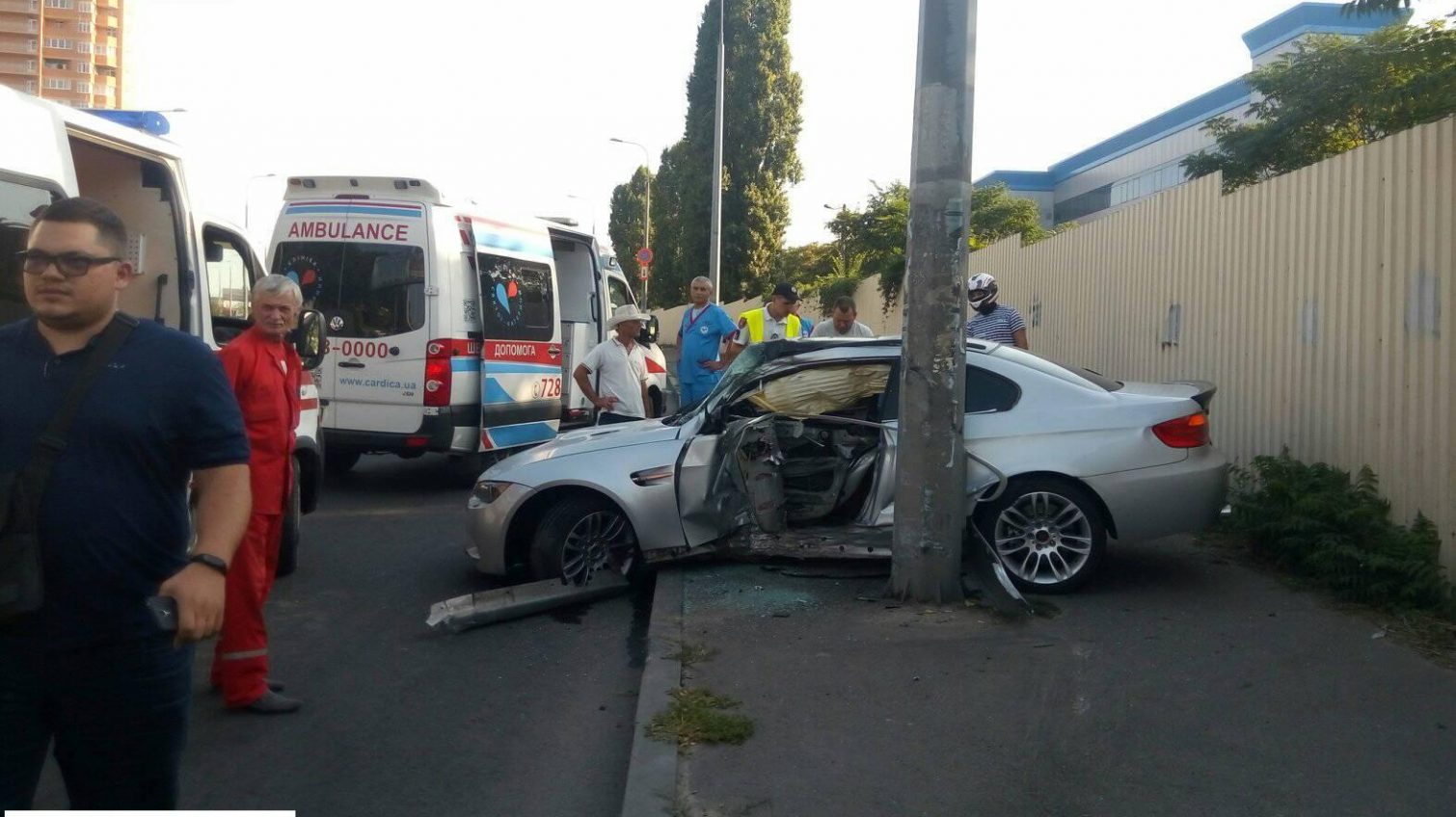 Два пострадавших на Балковской: машина въехала в бетонный столб (фото) «фото»