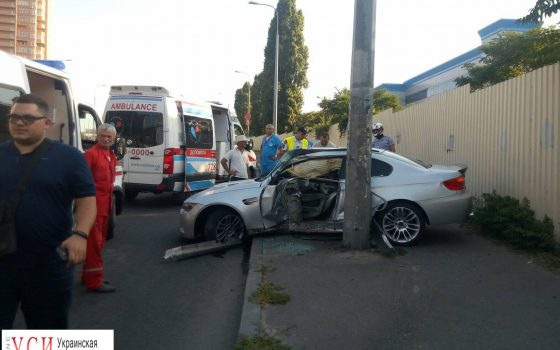 Два пострадавших на Балковской: машина въехала в бетонный столб (фото) «фото»