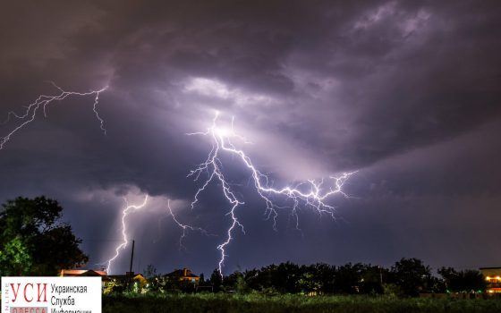 Жители Фонтанки засняли интенсивную грозу под Одессой (фото) «фото»