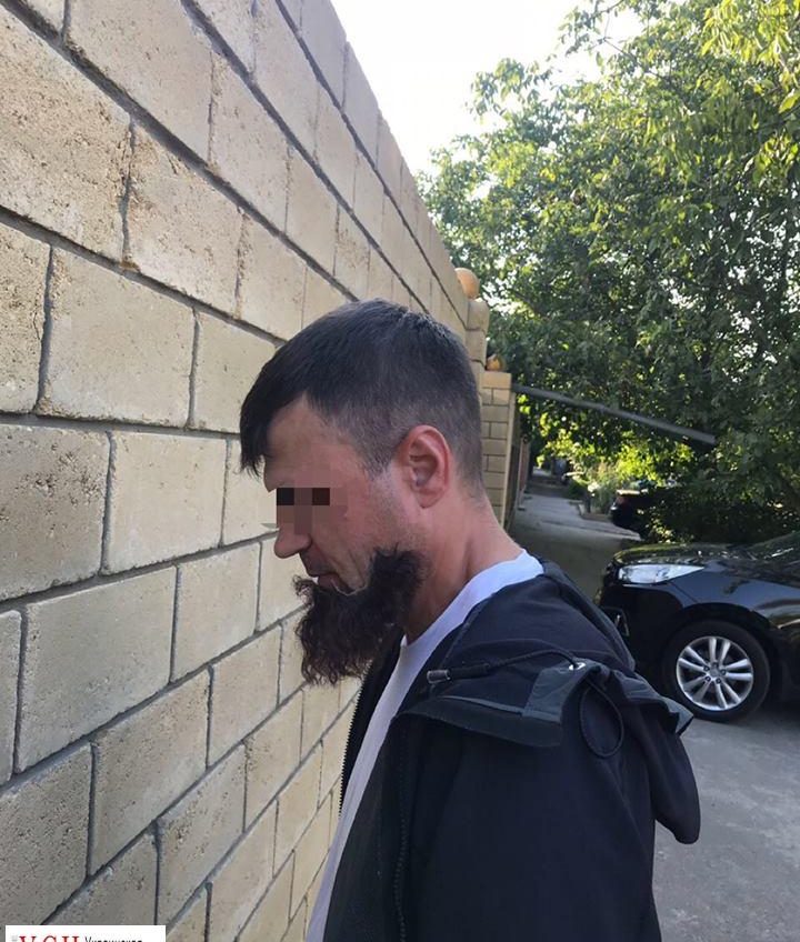 Одесские полицейские задержали киллера из Приднестровья: его выдала отклеившаяся борода (фото) «фото»
