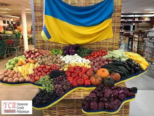 В Одессе создали карту Украины из фруктов и овощей «фото»