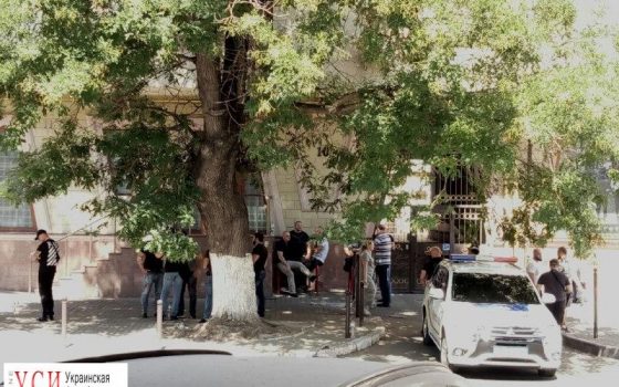 Одесский и днепровский коммерсанты не поделили детский медцентр: разбирались с помощью “титушек” «фото»