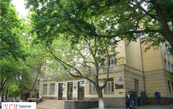 В Одесской школе ищут пустоты на месте провала грунта «фото»