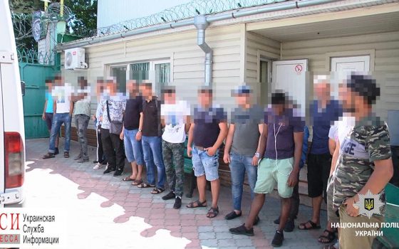 Проверки на “7 километре”: полиция выявила мигрантов из Нигерии, Узбекистана, Азербайджана и Грузии (фото) «фото»
