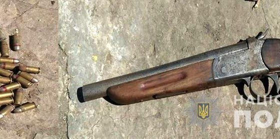 Пожилой житель Одесской области хранил обрез и патроны: говорит, что нашел в мусорном баке «фото»