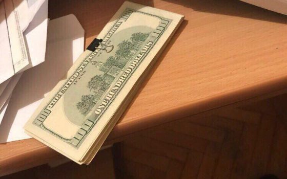 Госинспектор, пойманный на взятке, отделался штрафом и остался в плюсе (фото) «фото»