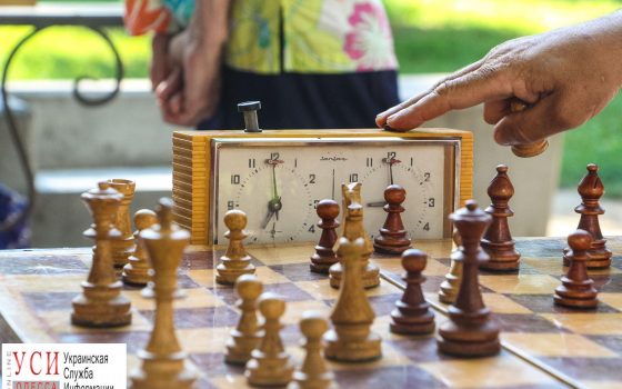 Шахматы на Соборке: легендарная одесская беседка в разгар сезона (фоторепортаж) «фото»