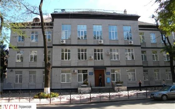 В Одессе закрыли корпус школы: в здании обнаружились сквозные трещины «фото»