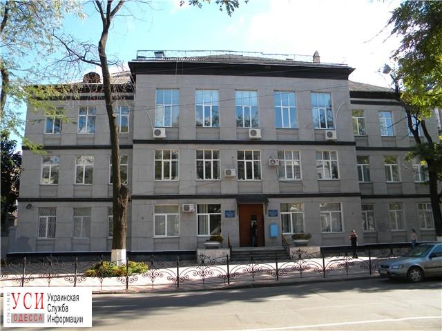 В Одессе закрыли корпус школы: в здании обнаружились сквозные трещины «фото»