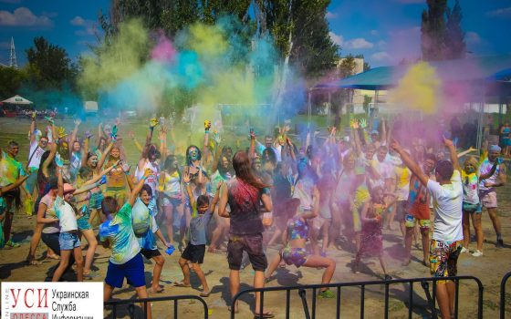 Много красок, пена, пожарные: в Одессе прошел фестиваль “Колорфест” (фоторепортаж) «фото»