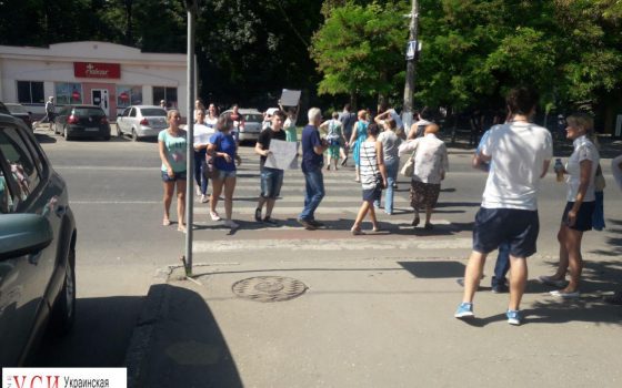 Люди перекрыли дорогу на Генерала Петрова (фото) «фото»