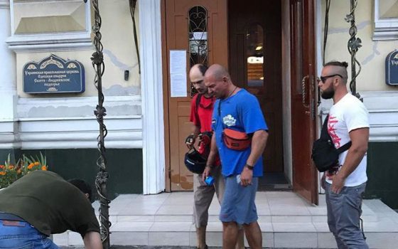 Возле церквей Московского патриархата появились надписи “филиал ФСБ” (фото, видео) «фото»