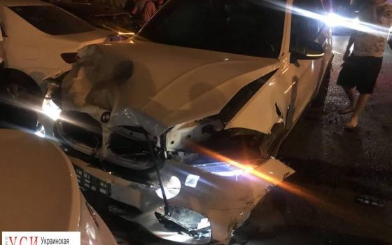 Водитель “BMW” задел пять припаркованных машин на проспекте Шевченко: есть пострадавшая «фото»