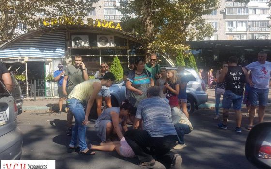 В Черноморске на “зебре” сбили ребенка: девочку увезли в больницу «фото»