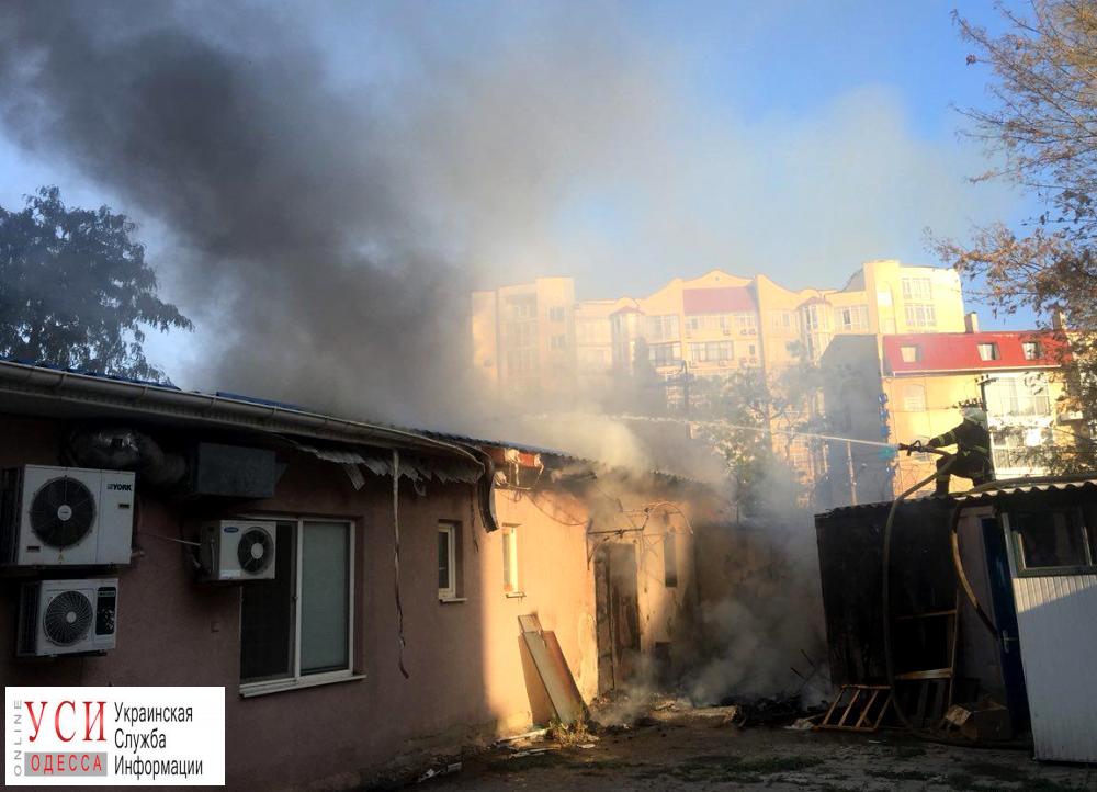 На 10-й Фонтана горел МАФ: пожарные эвакуировали людей (фото) «фото»