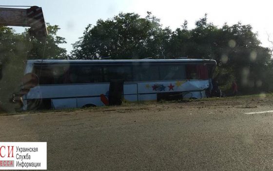 Автобус Кишинев – Затока врезался в трактор и перевернулся: три человека погибло, ребенок – в тяжелом состоянии «фото»