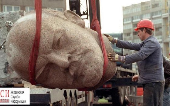 В Одесской области нашли очередные скульптуры Ленина: Вятрович жалуется на отсутствие реестра памятников «фото»