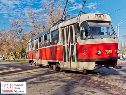 В Одессе возобновили движение трамваев на Фонтане: вагоны дважды останавливались из-за брошенных авто «фото»