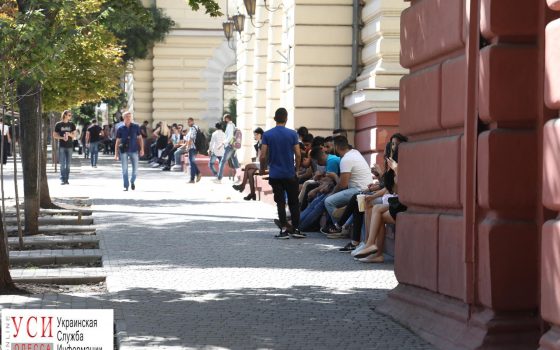 “Странная война” в Медине: захват “титушками” бухгалтерии и патриотический праздник для студентов (фоторепортаж) «фото»