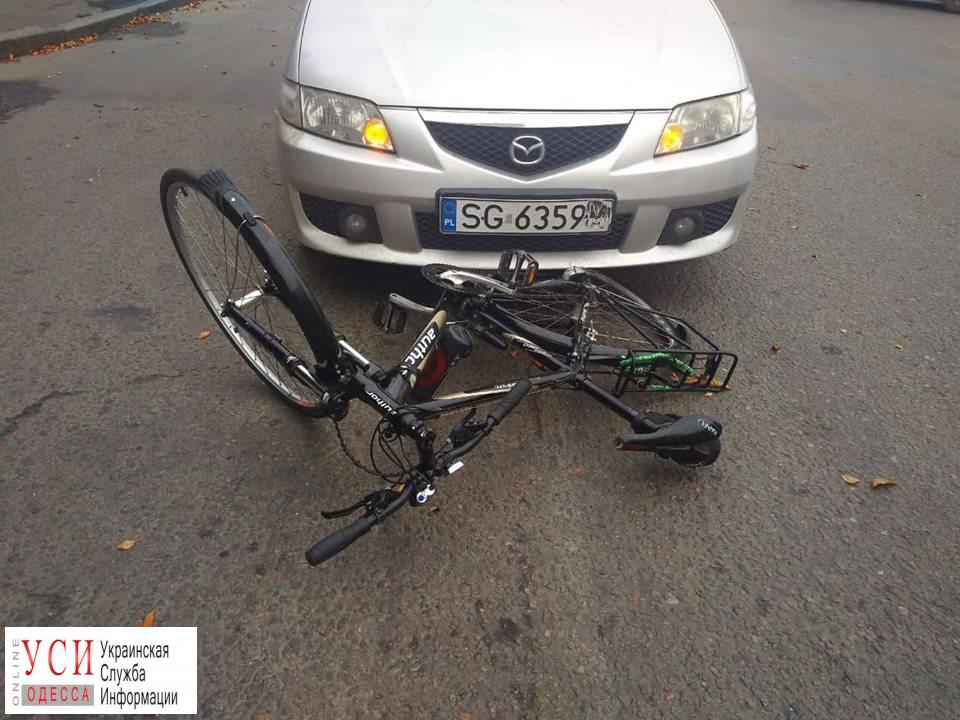 На Молдаванке авто на еврономерах сбило велосипедиста: мужчина в больнице (фото) «фото»