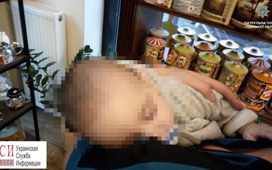Брошенного в центре Одессы пятимесячного мальчика забрали у родителей «фото»