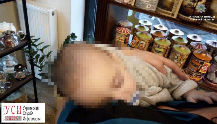 Семью, которая оставила ребенка без присмотра в центре Одессы, поставили на учет «фото»