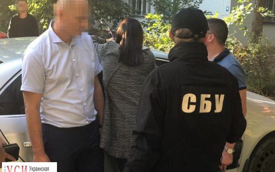 Чиновника одесской таможни задержали на взятке (фото) usionline.com Чиновника одесской таможни задержали на взятке (фото) «фото»
